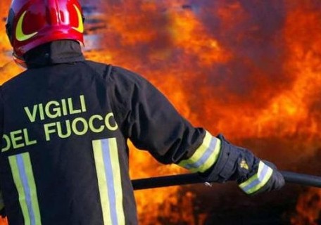 Deposito di lana distrutto da un incendio a Vena Media