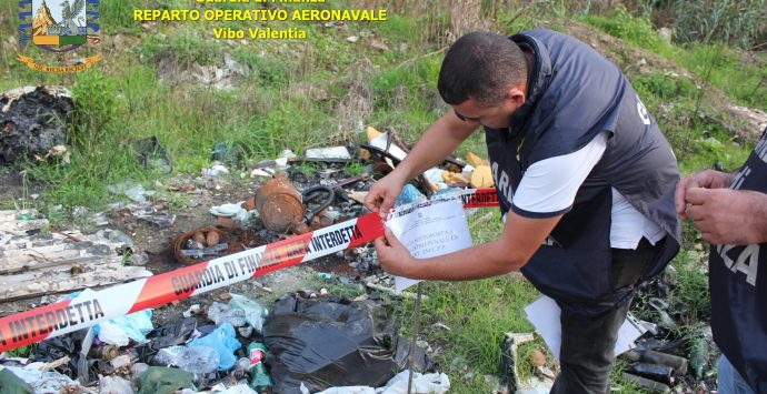 Scoperta discarica di eternit a Vibo, denunciato il proprietario del terreno