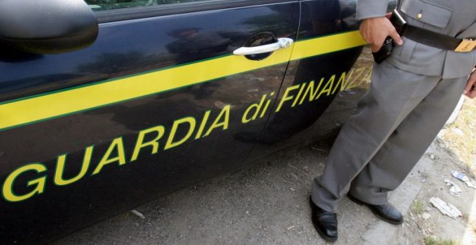 Truffa all’ospedale di Cosenza, denunciati 8 dipendenti. Sequestrati 220mila euro