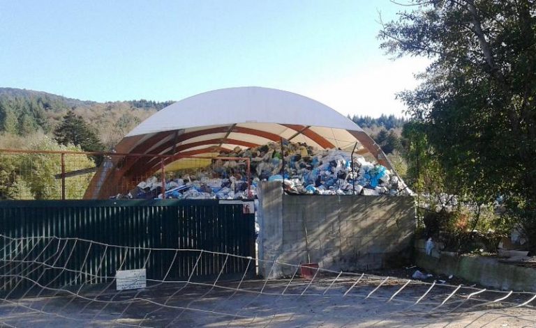 Sequestro isola ecologica di Serra, deferiti sindaco e tecnico comunale