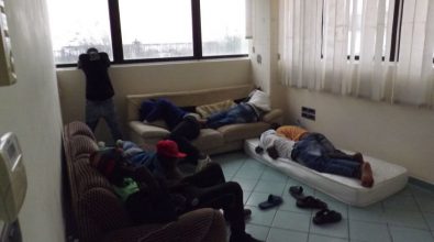 Ospitava 31 migranti minorenni, capannone sequestrato a Maierato