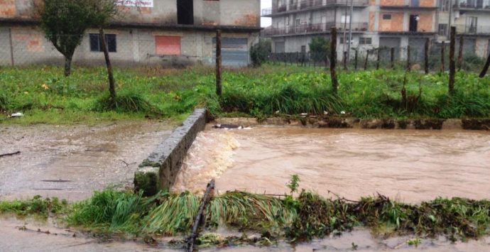 Il maltempo non dà tregua alle Serre, a Simbario esonda affluente dell’Ancinale