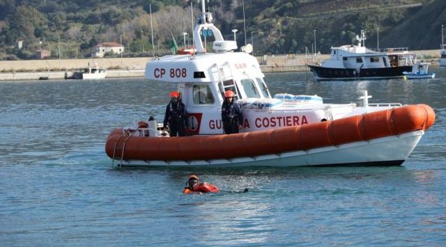 Velisti francesi in difficoltà salvati al largo di Capo Vaticano