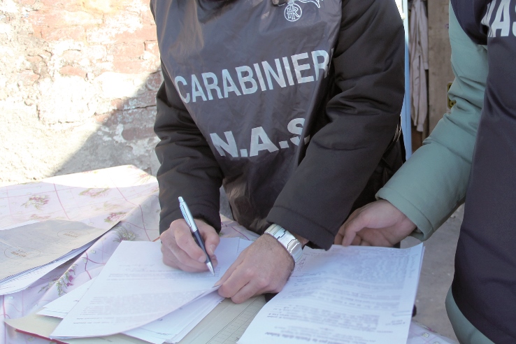 Caso tarme nel cibo della mensa scolastica, controlli dei Nas a Maierato