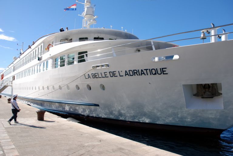 Au revoir a “La Belle de l’Adriatique”, ultimo attracco della stagione per la nave belga a Vibo Marina