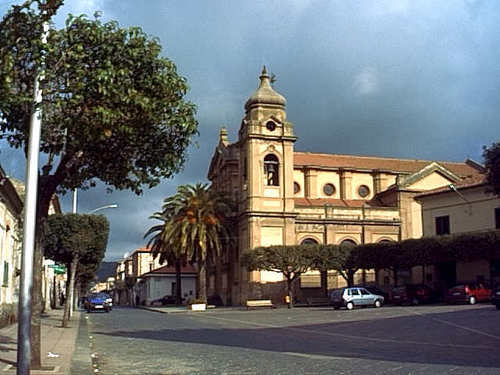 Limbadi, ordinanza di chiusura per lo storico bar di piazza Marconi