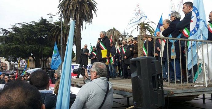 No al taglio della Prefettura, Vibo scende in strada