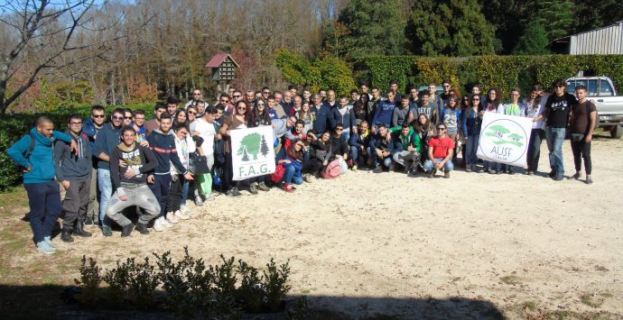 Studenti universitari in visita al vivaio di Ariola