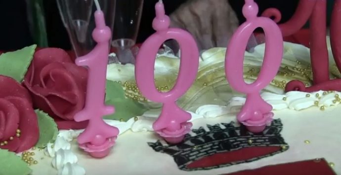 Dinami in festa per i 100 anni di nonna Chicca – VIDEO