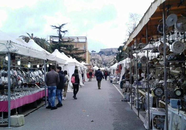 La Fiera allestita in piazza Municipio