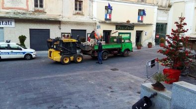 La risposta del Comune ai vandali, fioriere nuove in piazza Diaz