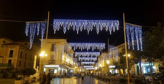 Aria di festa a Pizzo tra luminarie ed eventi natalizi