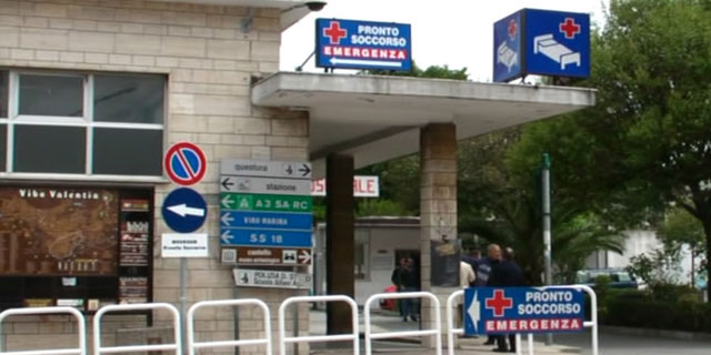 Ospedale Vibo, si rompe il femore ma mancano anestesisti per operarla