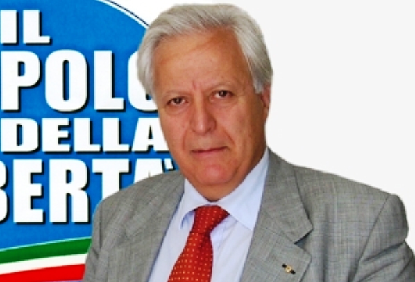 Forza Italia. Fuoco alle polveri, Grillo striglia Mangialavori