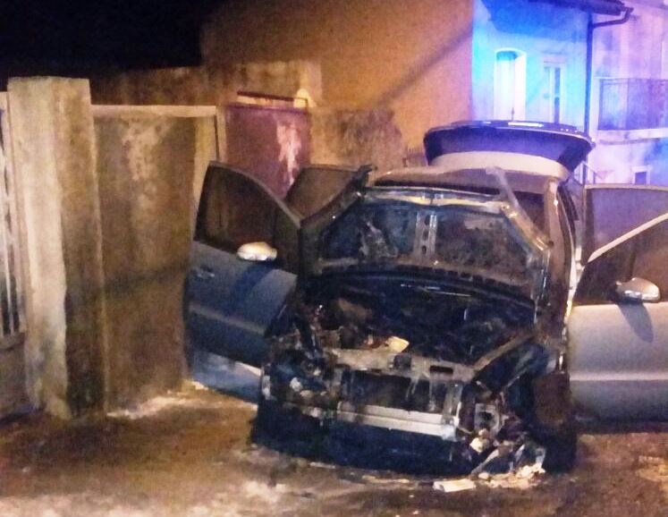 Auto data alle fiamme la notte scorsa a Simbario