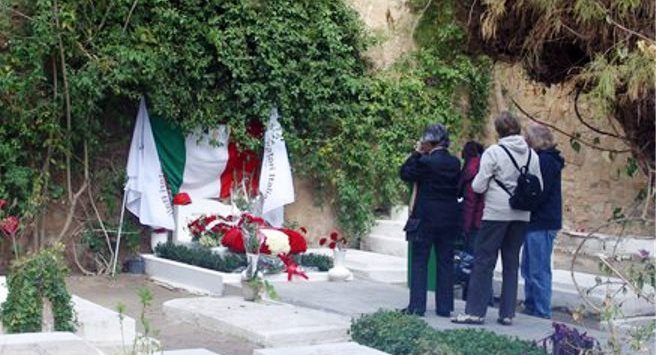 Da Serra San Bruno ad Hammamet, forzisti in pellegrinaggio alla tomba di Craxi