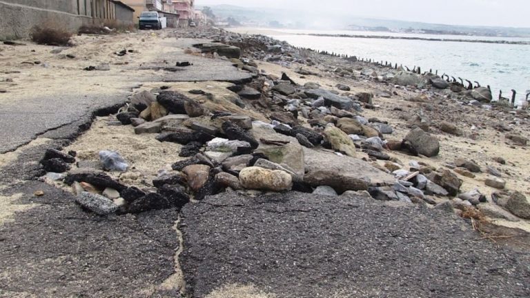 Erosione costiera al Pennello, monta la protesta: «Sette milioni buttati a mare» – FOTO/VIDEO