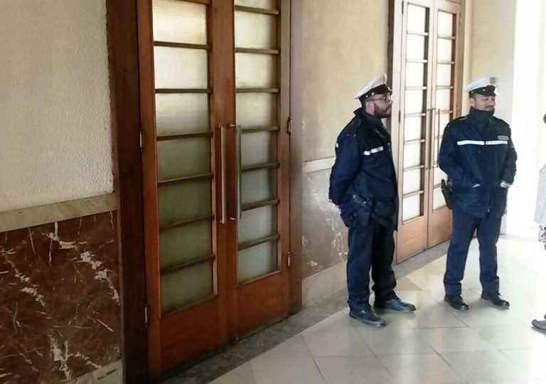 E il segretario comunale finisce sotto accusa …a porte chiuse