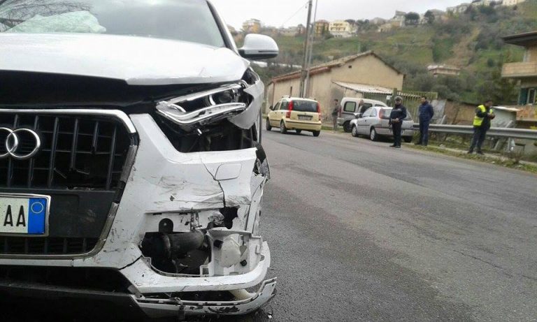 Si ribaltano con l’auto alle porte di Piscopio, quattro feriti in ospedale