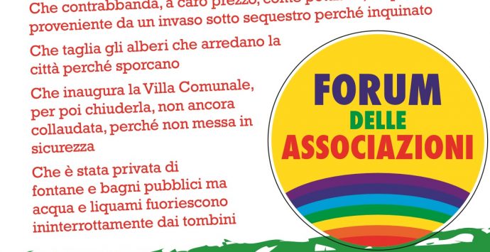 Parcheggio in piazza Municipio, il Forum: «Non è la città che vogliamo»