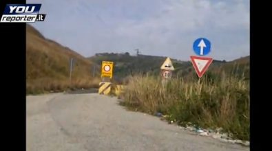 VIDEO | Mileto, lo svincolo che immette sulla provinciale chiusa