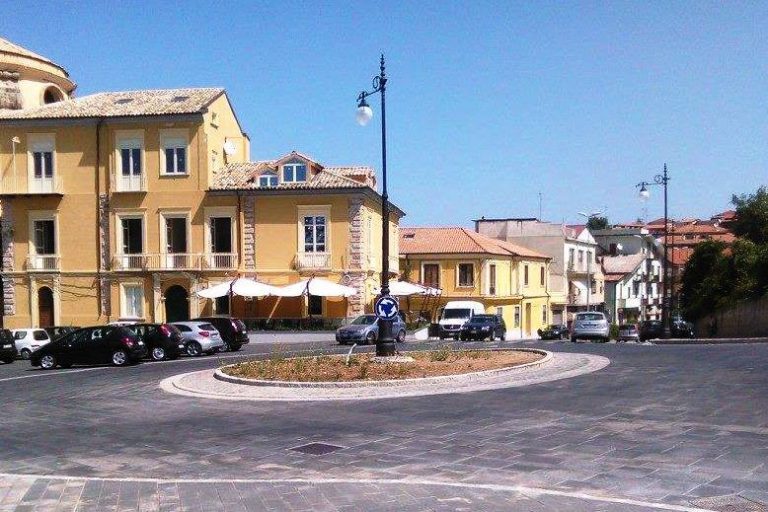 Decoro urbano, Blandino: «Piazza San Leoluca in completo abbandono»