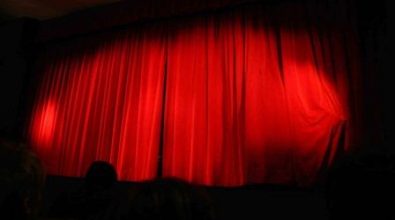 Stagione teatrale, il sipario si alza in musica