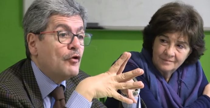 Bullismo e cyber-bullismo, le istituzioni a scuola contro le sopraffazioni – VIDEO