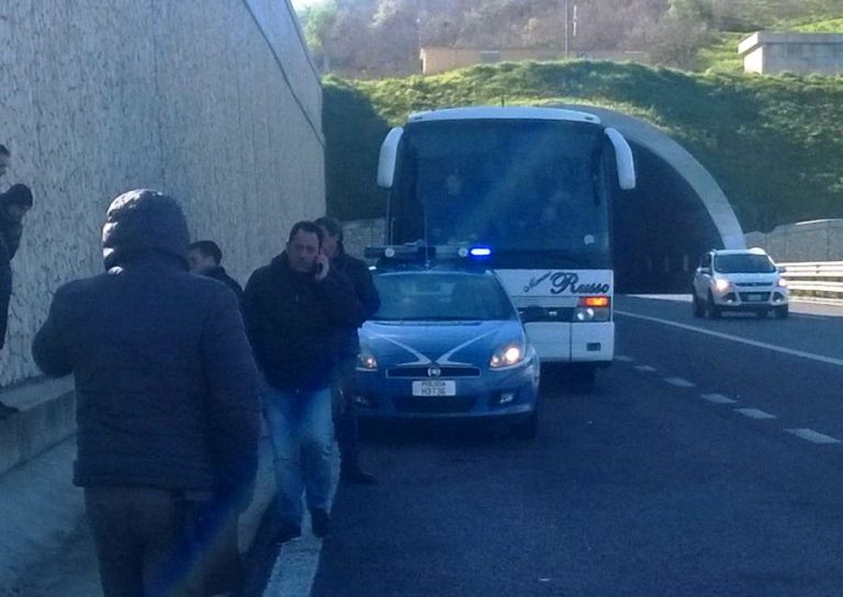 Lavoratori della Provincia bloccati sull’autostrada – FOTO|VIDEO