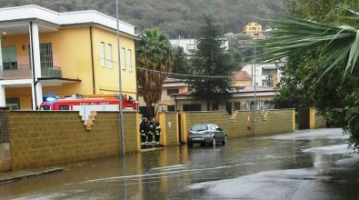 Maltempo, nuovamente allagato il cortile della scuola De Maria