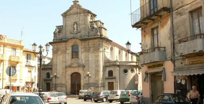 Serra San Bruno, vietato giocare a pallone in alcune piazze del paese