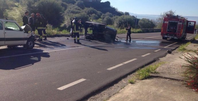 Incidente stradale a Mileto: 79enne muore carbonizzato