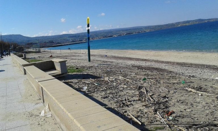 Pulizia spiagge, Lo Bianco: «Amministrazione in ritardo»