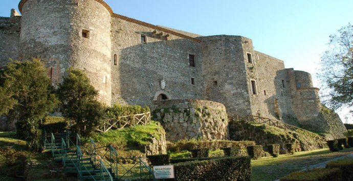 Vibo, Vacantiandu 2023: teatro e storia nella serata dedicata a Plauto al Castello Normanno Svevo