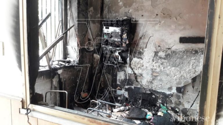 VIDEO | L’incendio alla scuola di Stefanaconi è doloso