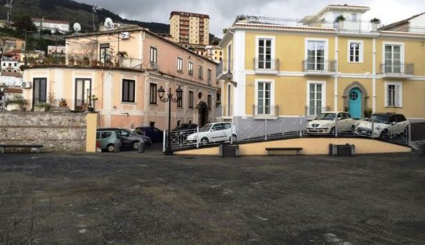 Pizzo, la piazza della discordia