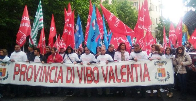 Provincia, lavoratori in marcia a Catanzaro in attesa d’incontrare Alfano
