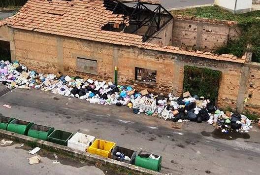 Vibo Marina, ripulita la spiaggia …ma in periferia regnano le discariche (VIDEO)