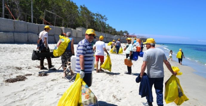 Legambiente ripulisce le spiagge “Scalea” e “Formicoli”