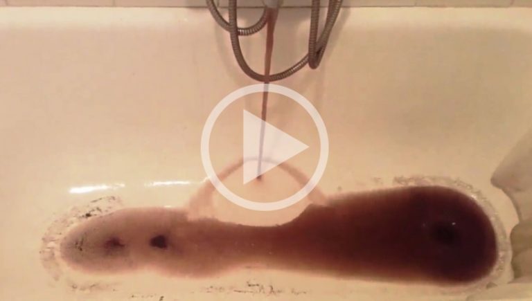 VIDEO | Nicotera Marina, dai rubinetti acqua di color marrone