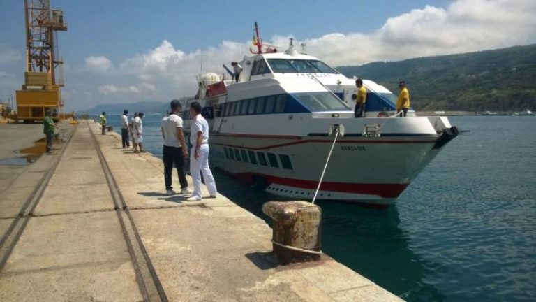 Collegamenti con le Eolie, inaugurata la tratta in aliscafo