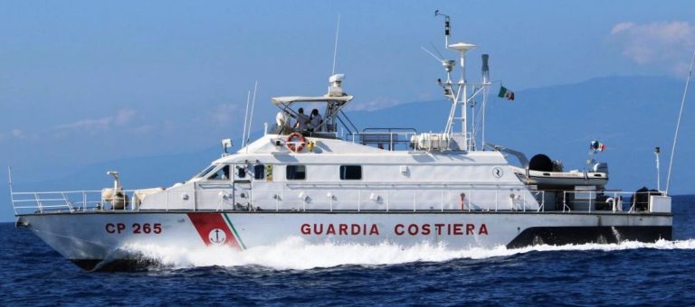 Briatico, la Madonna a mare sulla motovedetta della Guardia costiera