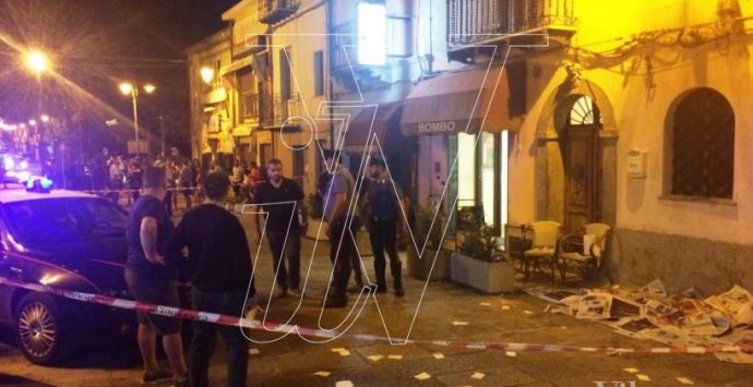 Nicotera, giovane donna gambizzata in un bar del centro – FOTO/VIDEO