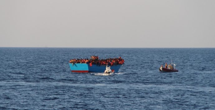 Nuovo sbarco a Vibo Marina: domani arriva la “Dignity I” con 435 persone a bordo