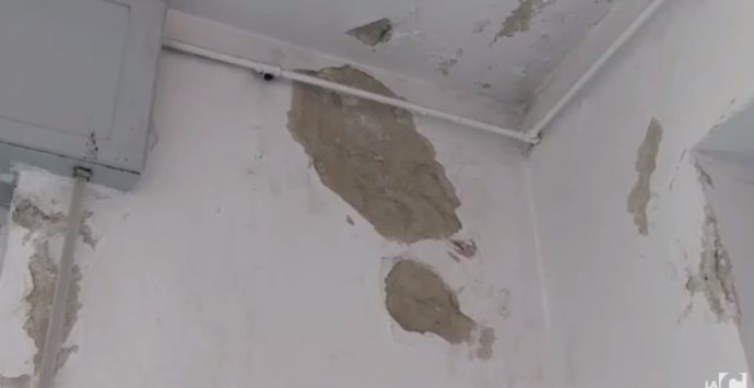 VIDEO | Edilizia scolastica, il “Morelli” di Vibo cade a pezzi nell’indifferenza delle istituzioni