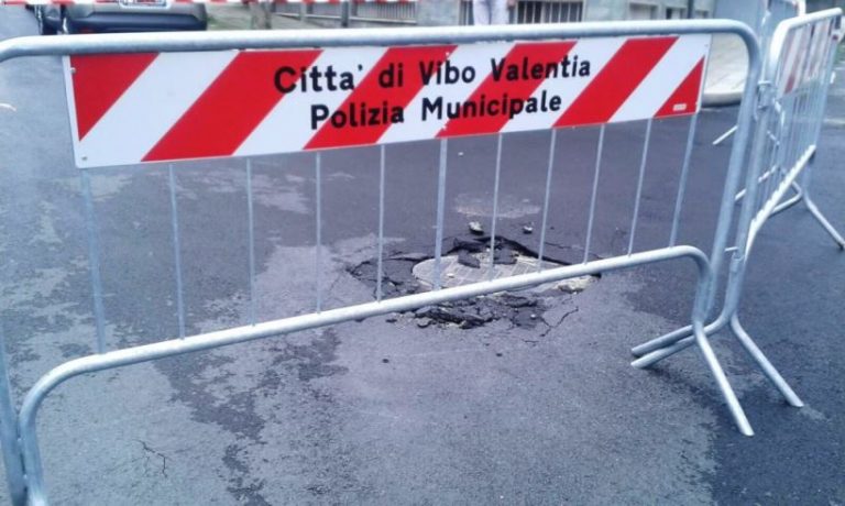 Cedimenti in via Parisi, il Pd invita il sindaco a riferire in aula