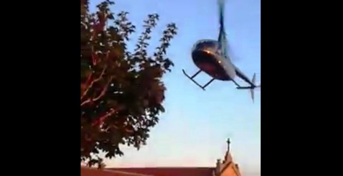 Elicottero nel centro storico di Nicotera senza autorizzazioni