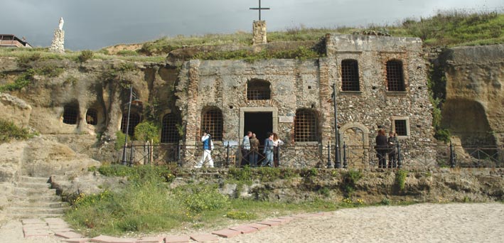 L’Arpacal: “Le acque di Piedigrotta sono balneabili”