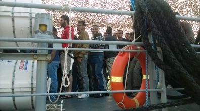 Baby migranti nel palazzetto di Vibo Marina, Ncd: «S’inverta la rotta»