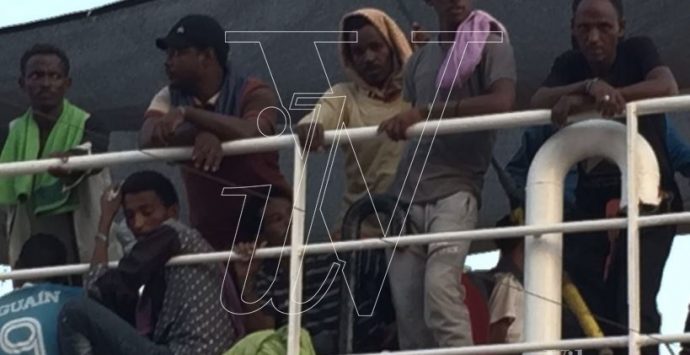 Migranti, ancora uno sbarco a Vibo Marina: arriva la “Phoenix”